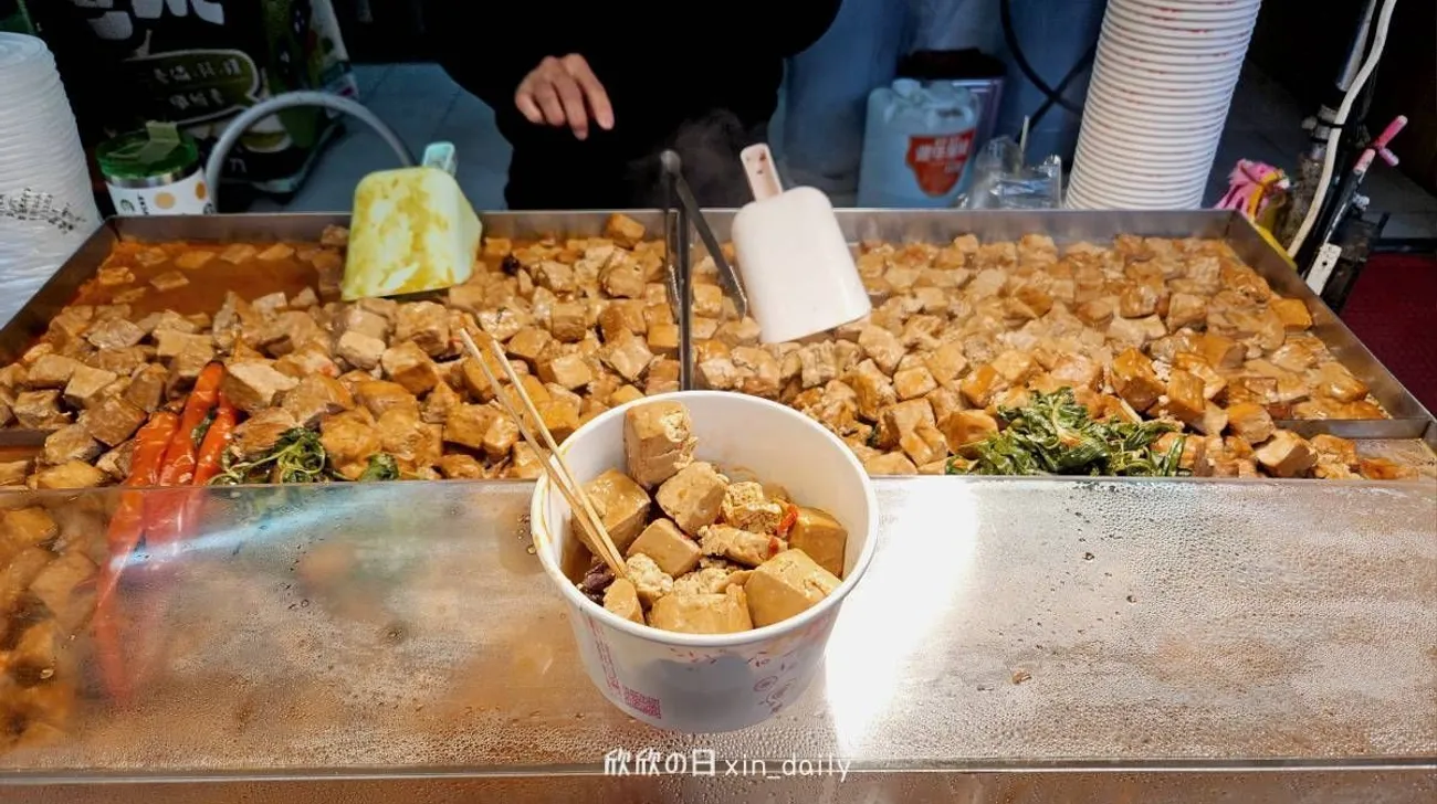 日月潭紅玉茶香豆干有原味與辣味，可混和。