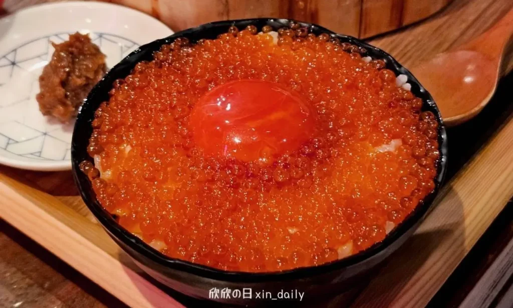 鮭魚卵生蛋拌飯
